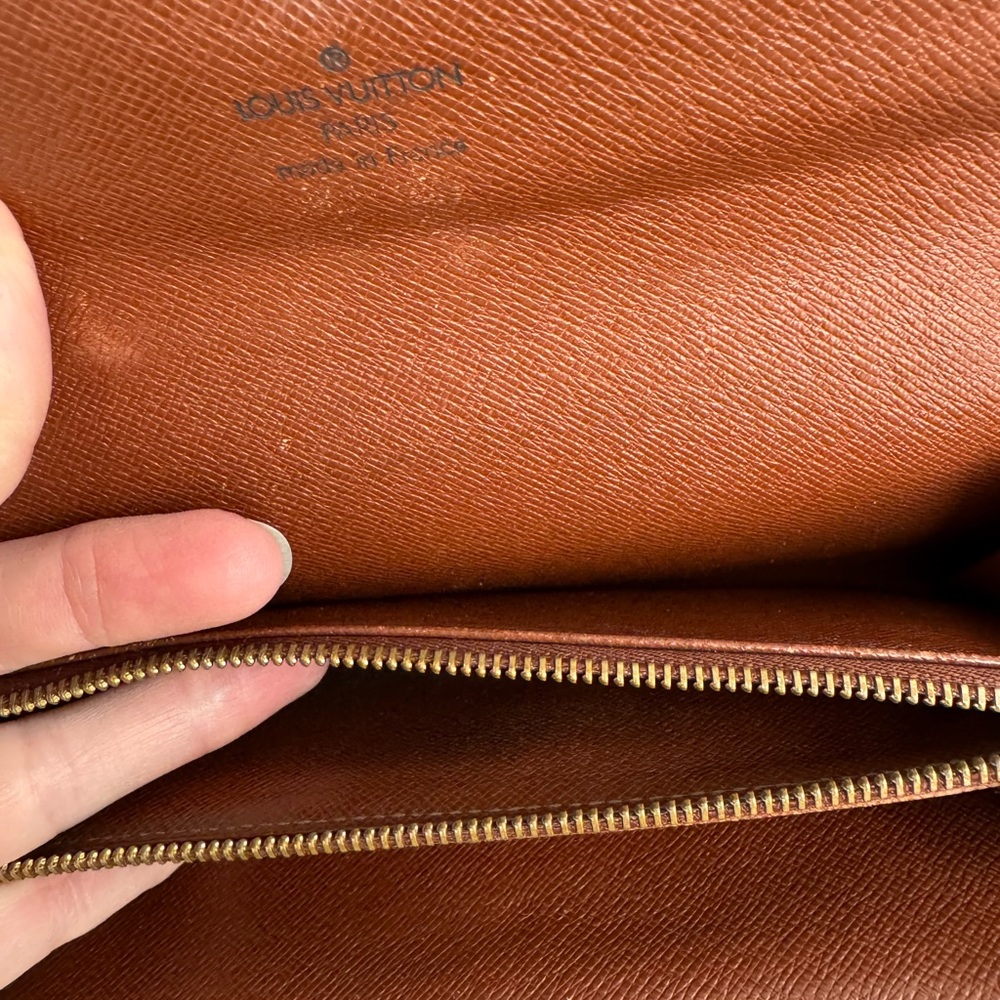 Authentic Louis Vuitton Monogram Wallet. Very good preloved condition. - Picture 11 of 11